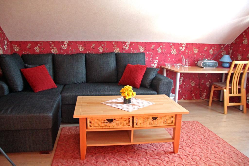 Rivaal Guesthouse-Cafe Пилтсамаа Номер фото